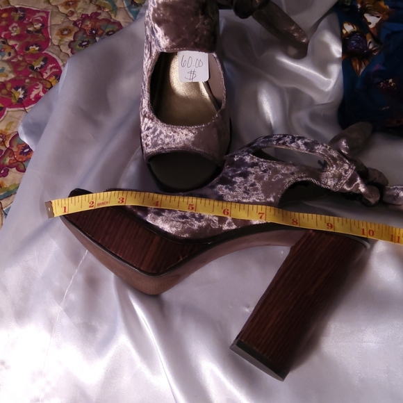 Very VOLATILE TIE back heels champagne color shoes - Picture 6 of 7